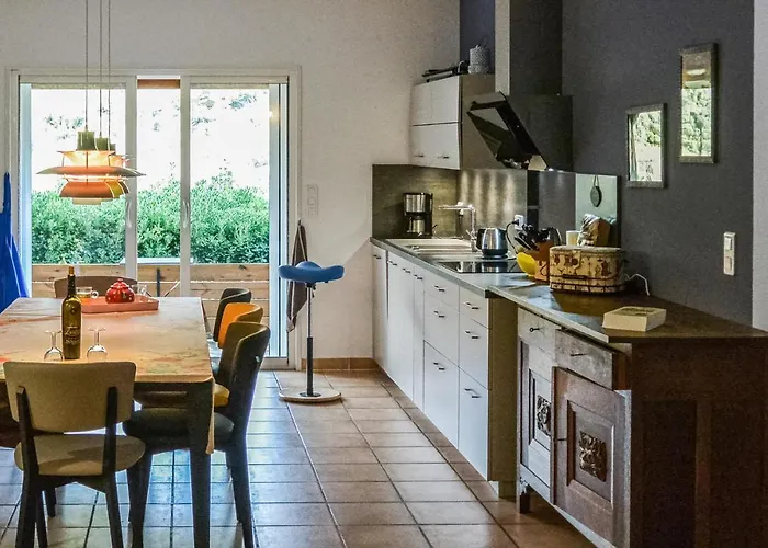 2 Bedroom Awesome In Casa vacanze Berlou