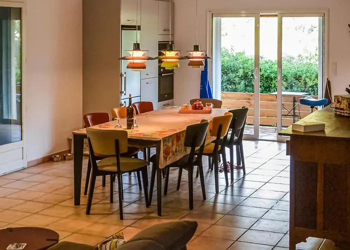 2 Bedroom Awesome In Casa vacanze Berlou