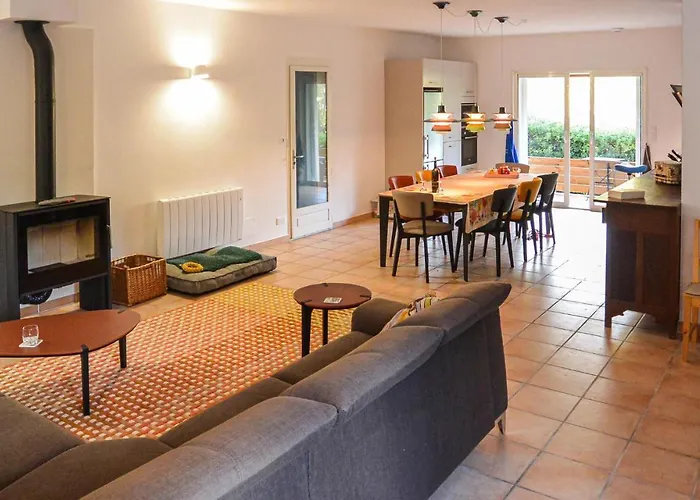 2 Bedroom Awesome In Casa vacanze Berlou